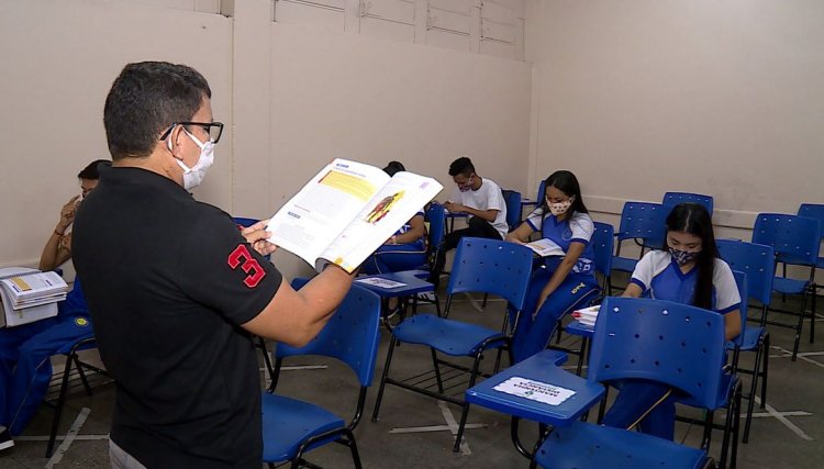 Ministro da Educação reforça pedido para imunização de professores