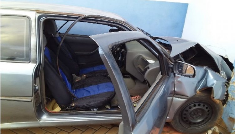 Motorista perde controle e carro invade ginásio de esportes em Assis 