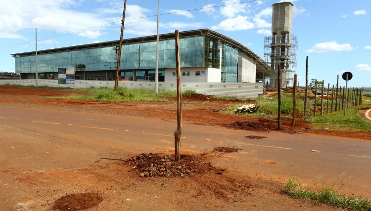 Obras no aeroporto de Cascavel são iniciadas  com desvios na rota de veículos