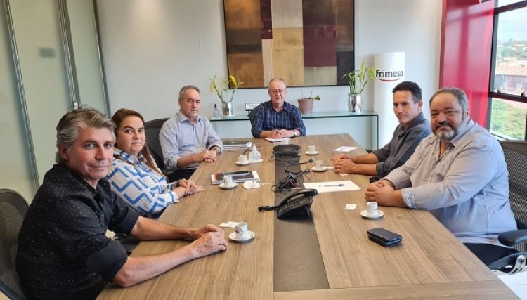 ACIAC: Encontro com diretores da Frimesa discute parcerias e impactos da instalação do Frigorífico em Assis Chateaubriand