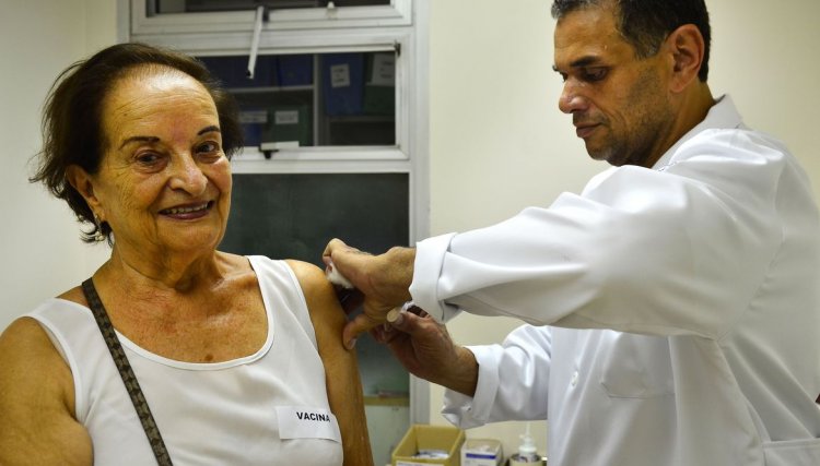 Prefeitura de SP antecipa vacinação de idosos a partir de 90 anos