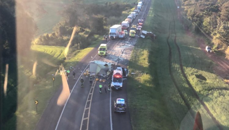 Grave acidente envolvendo caminhões na BR 277 em Céu Azul, deixa cinco vítimas