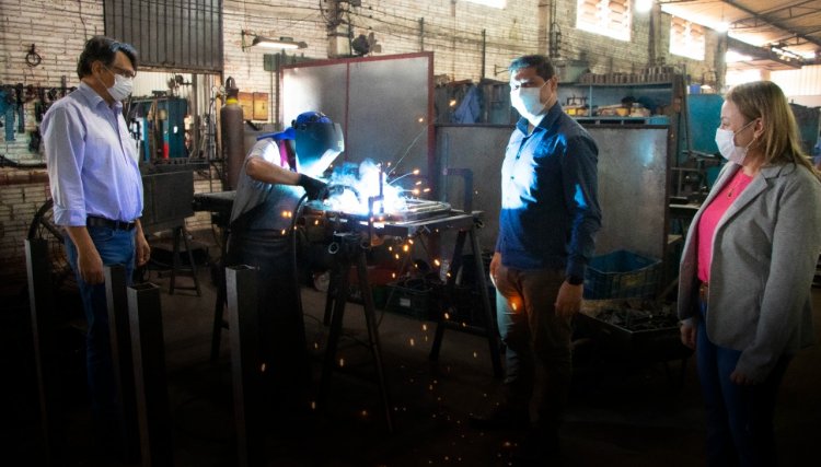 Prefeito de Assis faz visita a empresa Troncos Progresso