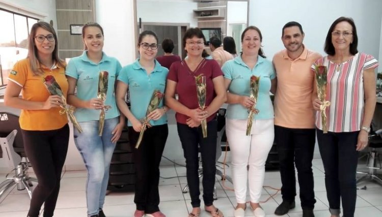Sintrascoop presta homenagem para as mulheres