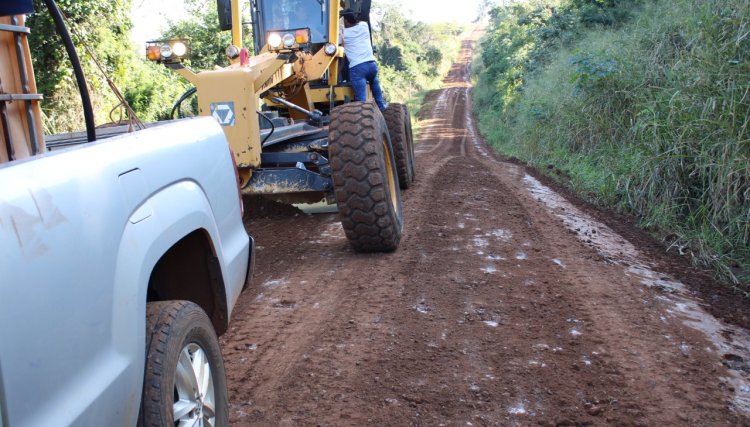 A Secretaria de Agricultura intensifica os trabalhos nas estradas rurais de Nova Aurora