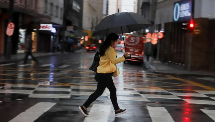 Temperaturas sobem e chuva fica mais intensa na regi&atilde;o Oeste do Paran&aacute; neste feriado