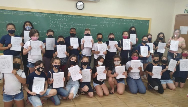 Secretaria de Educação de Nova Aurora distribui apostilas com atividades para preparar os alunos do 5° ano para a realização da prova Brasil