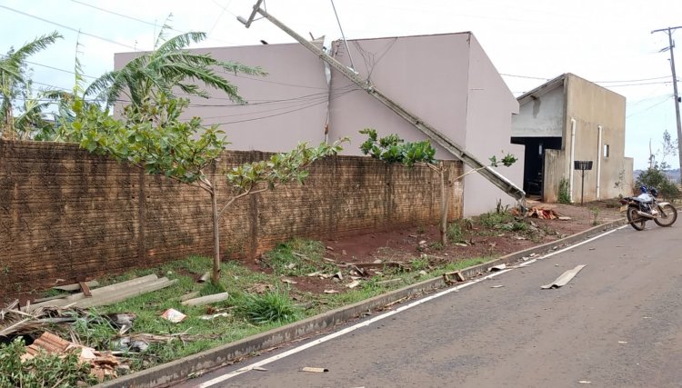 Temporal quebrou mais de 500 postes no PR, Jesuítas foi a situação mais grave com 40