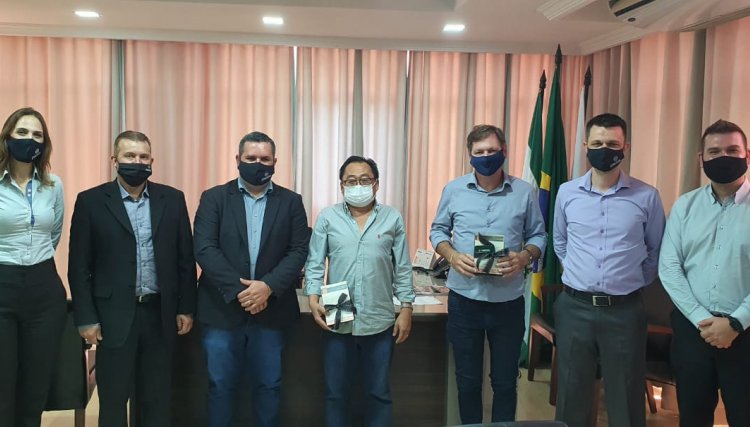 Diretores e gerentes do Cresol participam de reunião com o prefeito de Cafelândia