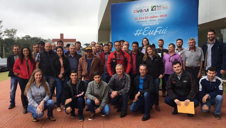 Cooperados da Copacol participam da AveSui em Medianeira