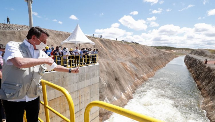 Bolsonaro aciona comporta do Eixo Norte da Integração do São Francisco