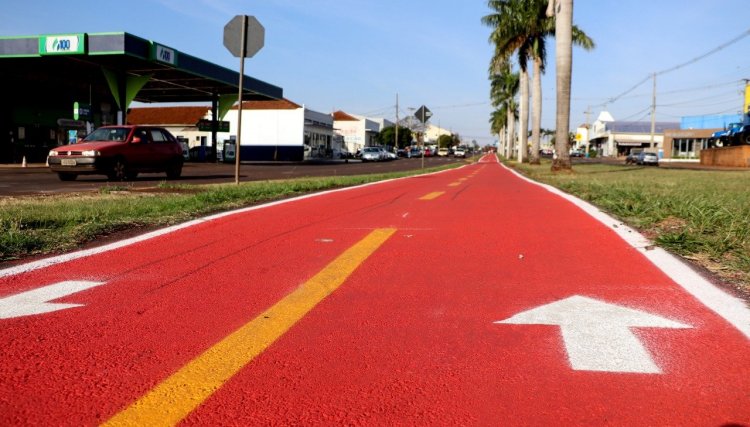 Ciclovia da Avenida Brasil é revitalizada em Assis Chateaubriand