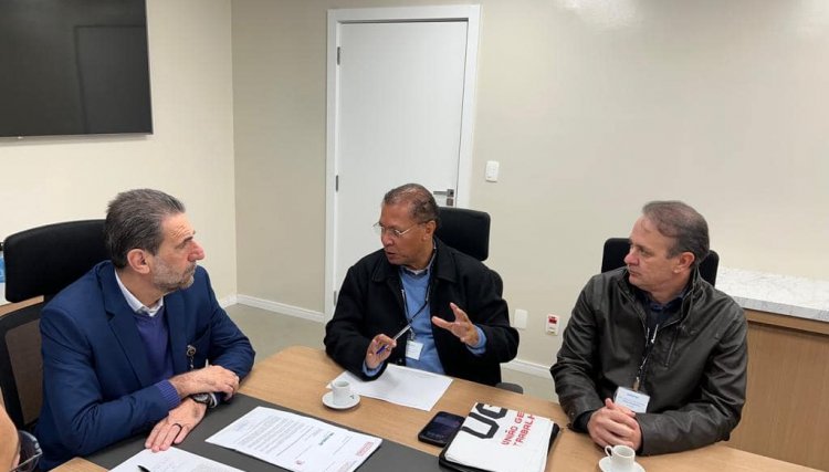 Presidente do Sintrascoop participa de reunião com o diretor geral da Itaipu