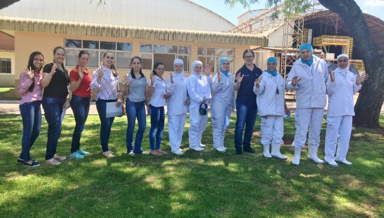 Copacol capacita colaboradores com curso de libras