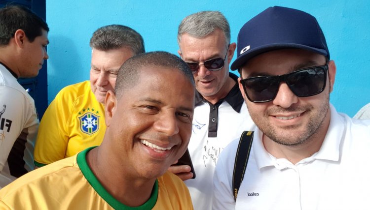 Mais de 2 mil pessoas participaram hoje dia 12, do jogo festivo entre a seleção Master do Brasil e a seleção de Jesuítas  