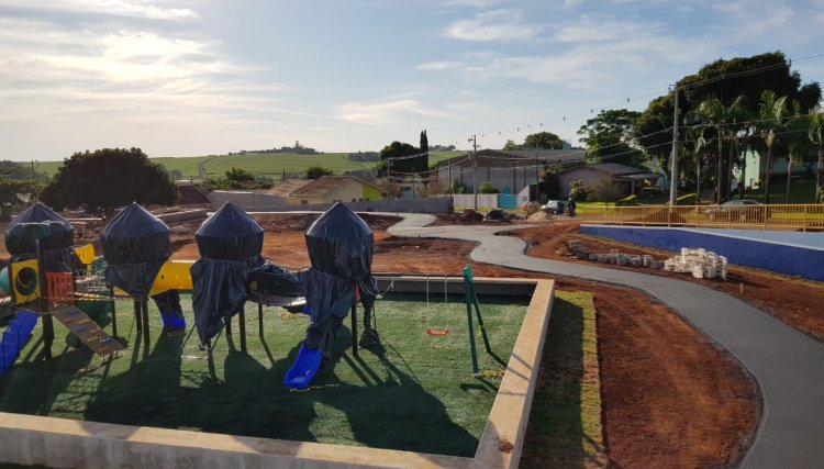 Obra da praça Daniel Folle entra na reta final