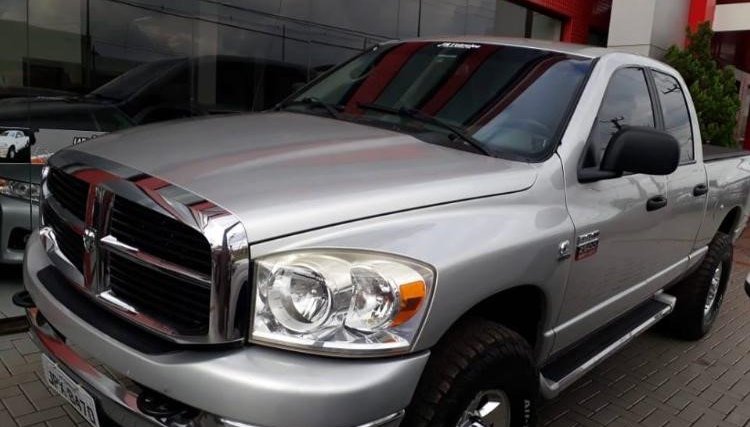 Dodge Ram é roubada da JR Veículos em Cafelândia