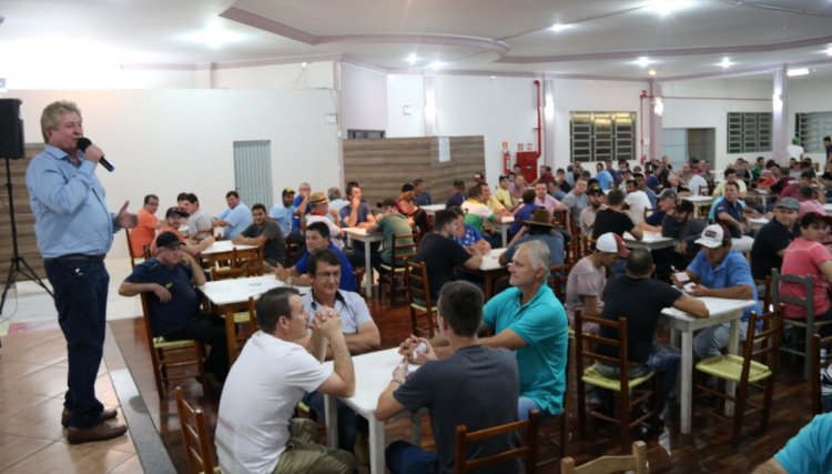 Começa o campeonato de truco em Cafelândia