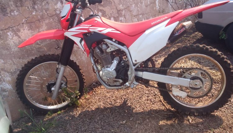 Polícia de Nova Aurora apreende mais uma motocicleta após condutor empinar na cidade