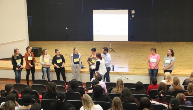Programa da Saúde Integrativa na Escola é apresentado para professores de Cafelândia