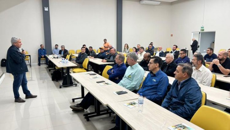 Presidente da Coopercaf participa do Fórum dos Dirigentes do Ramo Transporte em Pato Branco