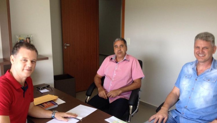 Presidente da Coopercaf discute melhorias das estradas de Cafelândia com vereadores