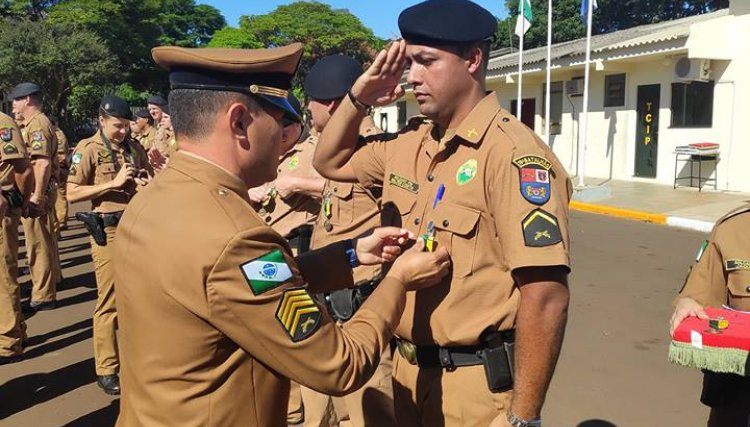 Cerimônia condecora policiais de Cafelândia 