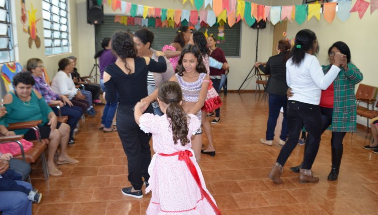 Nova Aurora realiza a 3ª Festa Junina do grupo Convivendo na Melhor Idade no Jardim São Roque