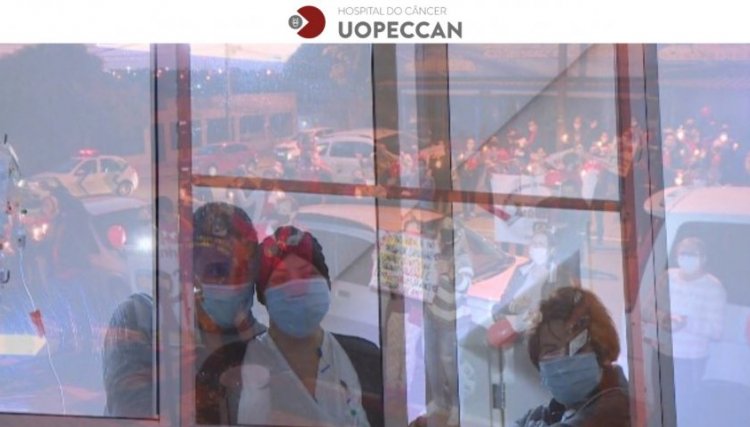 Paciente internada há 35 dias recebe serenata de amigos e familiares no Hospital do Câncer Uopeccan