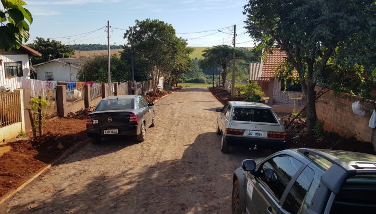  Cafelândia investe em pavimentação poliédrica na Rua João Miguel 
