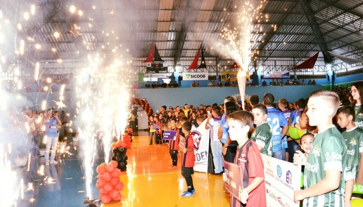 Milhares de pessoas participam da abertura do III Jogos Integrados de Nova Aurora