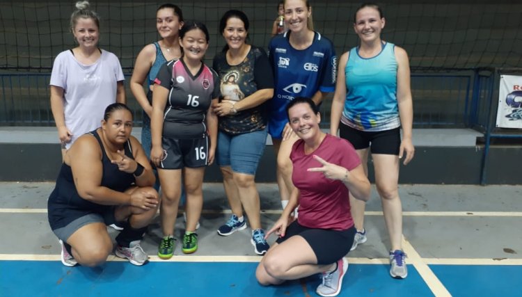 Mulheres de Cafelândia e Nova Aurora se reúnem para jogar Handebol