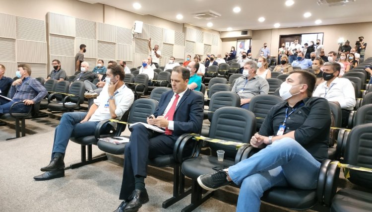 Prefeitos estão reunidos para decidir quais medidas serão adotadas para o controle da Covid na região Oeste 