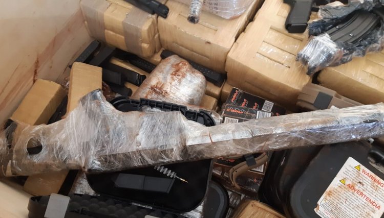 PF e PRF apreendem toneladas de maconha, fuzis e pistolas na região 