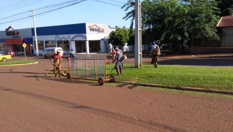 Agentes ambientais realizam limpeza em bairros de Cafelândia