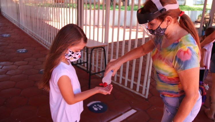 Aulas no sistema híbrido retornam na próxima segunda-feira (19) em Cafelândia veja o vídeo 