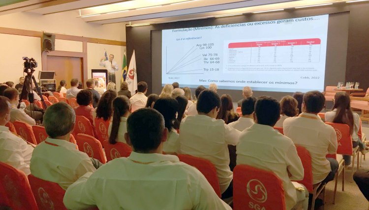 Cobb-Vantress defende revisão nutricional para acompanhar melhoramento genético