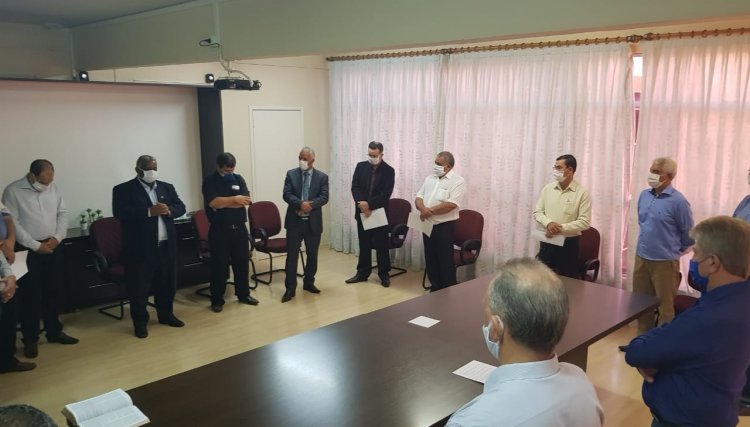 Prefeito de Cafelândia reúne lideranças para ato de fé