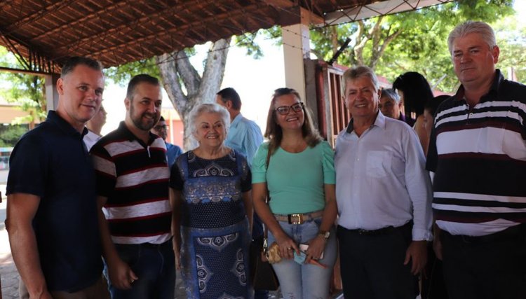 Prefeito de Cafelândia prestigia homenagem ao fundador do Colégio Santos Dumont 