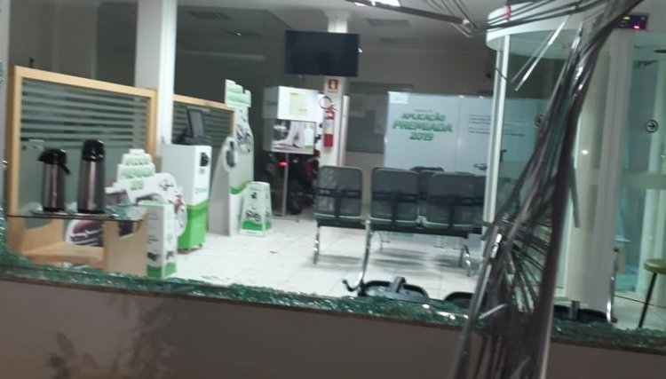 Agência bancaria é arrombada e assaltada em Palmitópolis