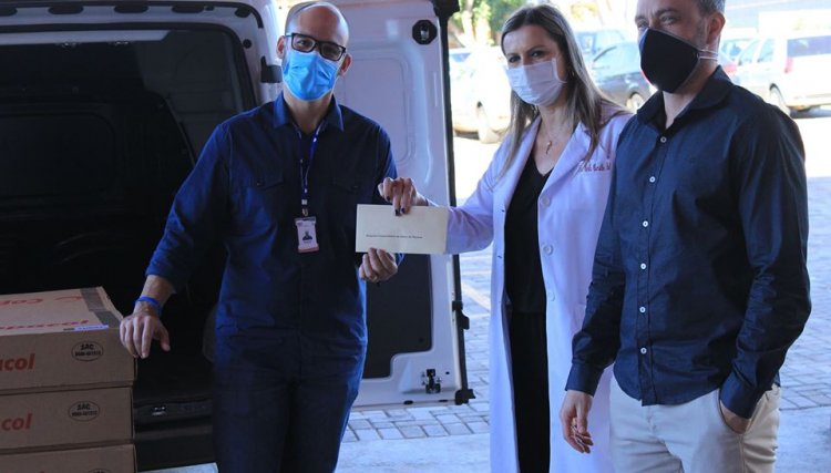 Copacol entrega 4 mil kits de saúde e uma tonelada de frango para o HUOP