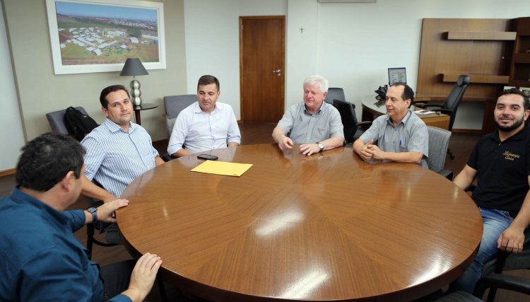 Prefeito de Jesuítas participa de reunião com a diretoria da Copacol