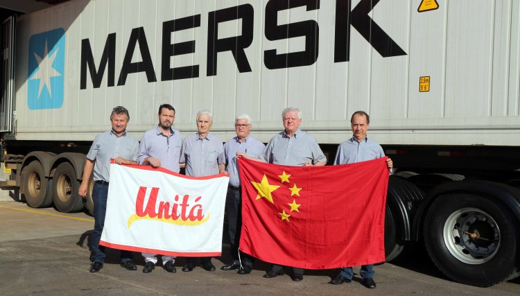 Unitá carrega primeiros contêineres de frango para a China