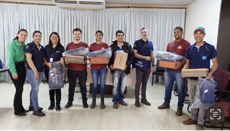 Agentes de Saúde e de Endemias de Cafelândia recebem kits de equipamentos de trabalho