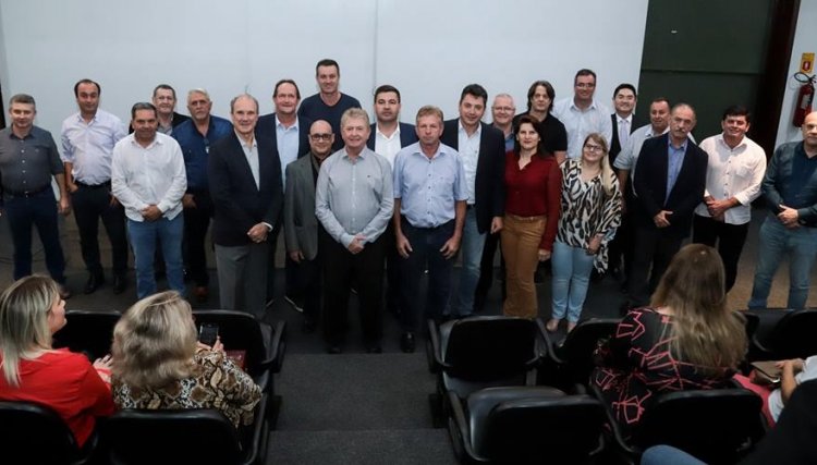 Deputado Sérgio Souza e lideranças participam de evento que visa melhorar o atendimento da saúde no PR