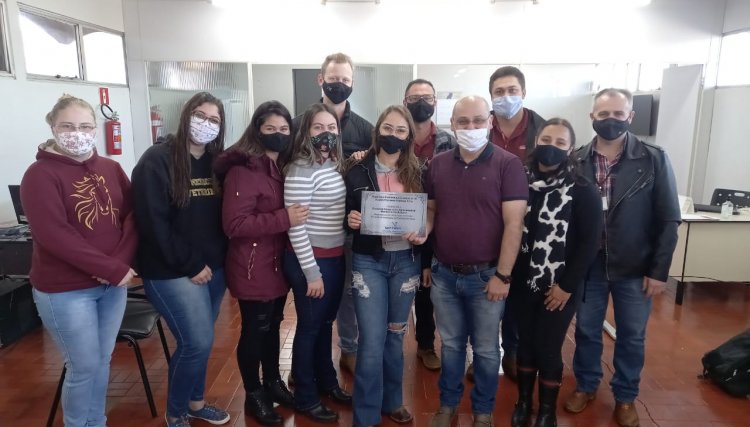 Nnatrivm entrega certificado que visa o controle da bacteriológico para a Coopavel 