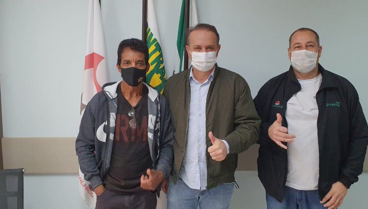 Associado do Sintrascoop visita a sede em Cafelândia e conhece o novo aplicativo