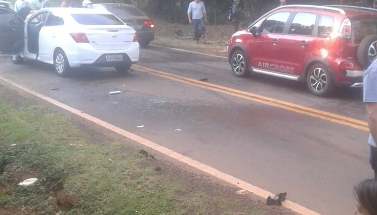 Colisão de veículos é registrada na PR 180