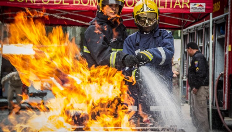 Corpo de Bombeiros do Paraná comemora 109 anos com 300 mil atendimentos anuais