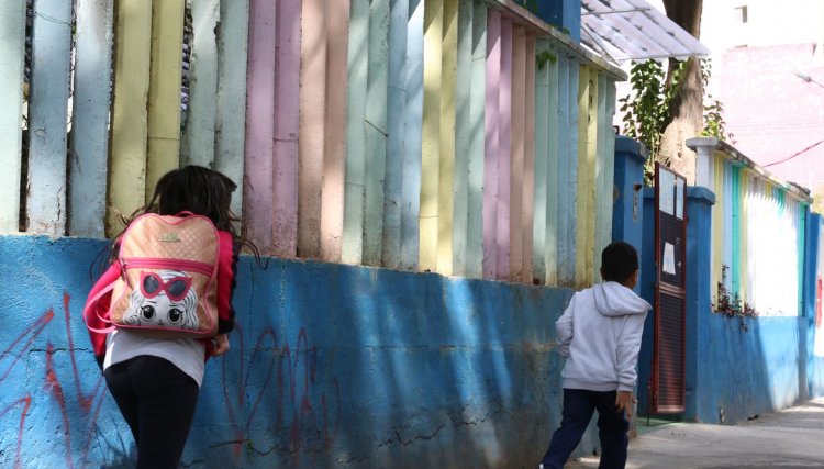 Volta às aulas: como lidar com dificuldade de alunos de acordar cedo